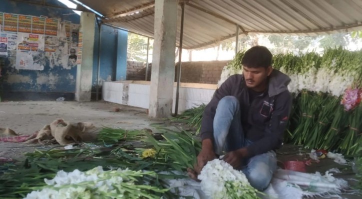 ৩ দিনে দেড় কোটি টাকার বেচাকেনা