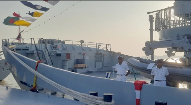 মোংলায় নৌবাহিনীর যুদ্ধ জাহাজ সর্বসাধারণের জন্য উন্মুক্ত