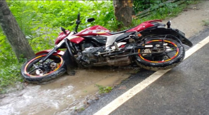 সিরাজগঞ্জে মোটরসাইকেলে বাসের ধাক্কা, প্রাণ গেলো যুবকের