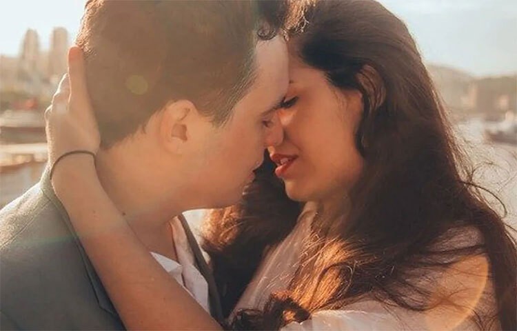 যারা পরকীয়ায় বেশি জড়ান